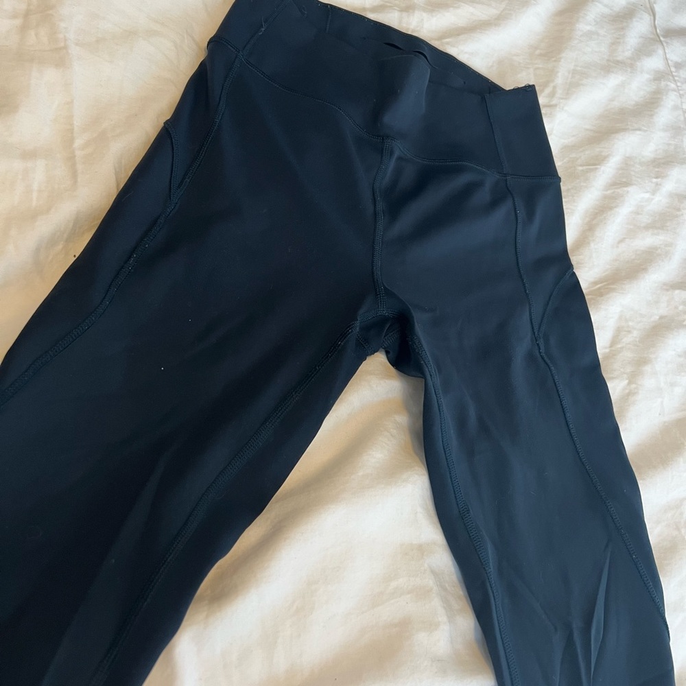 LuluLemon Dark Blue Leggings 3/4 Length Size 6